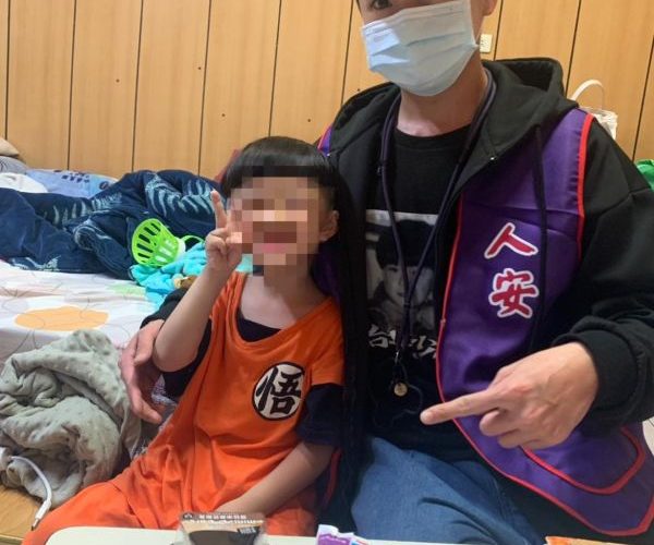 為寒童點亮笑容　助單媽困境中重生1